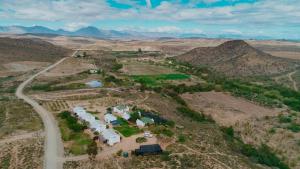 una vista aérea de un rancho en el desierto en Sionshoop, en Van Wyksdorp