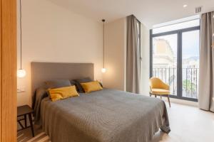 Postel nebo postele na pokoji v ubytování Apartamentos Málaga Premium - Calle Granada + 37 fotografií