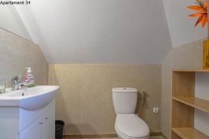 A bathroom at Apartamenty Rybacka 84B m34
