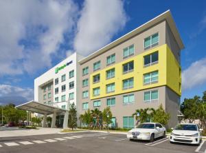 una representación de un tru por Hilton Hotel en Holiday Inn Express Doral Miami, an IHG Hotel, en Doral