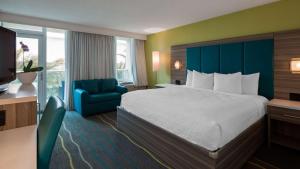 Postel nebo postele na pokoji v ubytování Best Western Plus Oceanside Inn + 20 fotografií