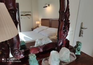 A bed or beds in a room at Casa del Castillo