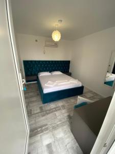 a small bedroom with a bed and a table at Vila Yanis Vama Veche in Vama Veche