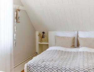 a bedroom with a white bed in a attic at Hotel Zonne in Noordwijk aan Zee +91 photos