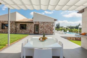 Gallery image of CAN CALET CAN TOMEU - modern house with private pool for 6 in Llubí