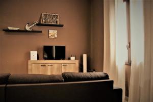 Μια τηλεόραση ή/και κέντρο ψυχαγωγίας στο MAKANI APARTMENTS - San Vito Lo Capo
