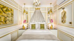 Photo de la galerie de l'établissement Luxury 6 Bedroom 5 bathroom Palace Apartment - Louvre View, à Paris