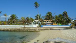 Photo de la galerie de l'établissement Yellow Moon Guesthouse & Apartments, à San Andrés