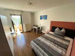 A bed or beds in a room at City Apartment Mannheim