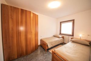 A bed or beds in a room at Appartamenti Pirovano Valdidentro