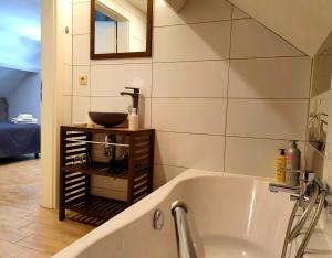 Koupelna v ubytování Les étangs du Thioux GUEST HOUSE