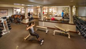 Fitnes oz. oprema za telovadbo v nastanitvi Maui Coast Hotel