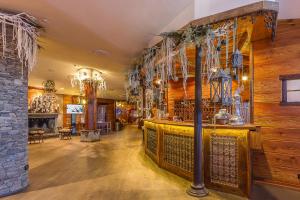 a bar in a restaurant with wooden walls at Principi di Piemonte Sestriere in Sestriere