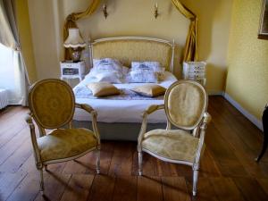 Ένα ή περισσότερα κρεβάτια σε δωμάτιο στο Chateau de la Foltière +22 φωτογραφίες
