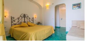 Postel nebo postele na pokoji v ubytování Bacio del Sole B&B Positano