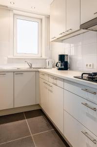 
A kitchen or kitchenette at Centre Leopold 204
