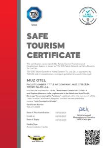 un volante para un certificado de turismo seguro con un blanco y rojo en Muz Hotel, en Alanya