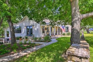 Gallery image of Beautiful Hill Country Cottage - Walk to Downtown! in Comfort