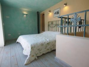 a bedroom with a bed with a metal frame at La Grange de la Lavande in Lardiers