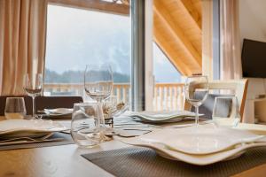 Restoran atau tempat makan lain di die Tauplitz Lodges - Mountain view Lodge A11 by AA Holiday Homes