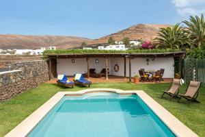 The swimming pool at or close to Casa El Barranco