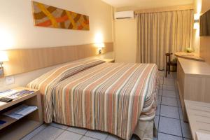 
A bed or beds in a room at Hotel Diogo
