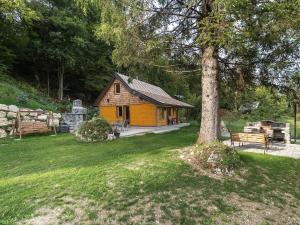 博希尼的住宿－Bohinj Cottage Pr' Maricki - house in nature with hot tub & sauna，相簿中的一張相片