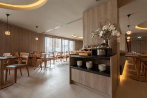 Makanan di atau berdekatan hotel