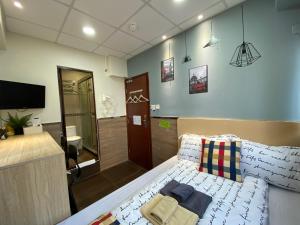 TV a/nebo společenská místnost v ubytování Royal Paris Guest House 皇家巴黎賓館