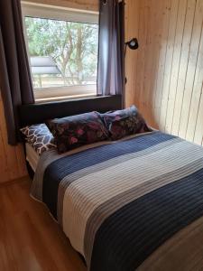 Postel nebo postele na pokoji v ubytování Domek nad stawem