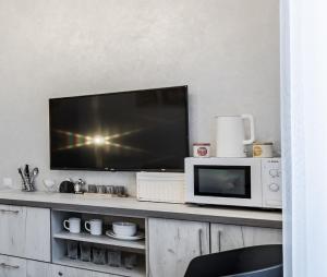 Kuchyňa alebo kuchynka v ubytovaní Golden Rose ! Apartments Lviv