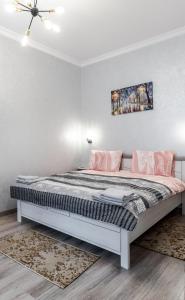 Posteľ alebo postele v izbe v ubytovaní Golden Rose ! Apartments Lviv