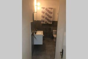 A bathroom at Casa Nanda Badia Prataglia