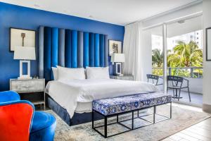 Posteľ alebo postele v izbe v ubytovaní The Sagamore Hotel South Beach