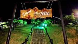 a sign that says autoco positivo on a set of stairs at Pousada Amor Perfeito in Visconde De Maua +29 photos