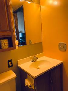 Ein Badezimmer in der Unterkunft Wigwam Motel