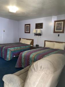 Ein Bett oder Betten in einem Zimmer der Unterkunft Wigwam Motel