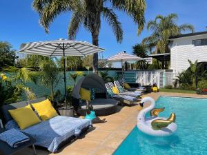 a swimming pool with a swan in the middle of it at Mulwala Resort in Mulwala