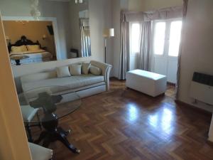 Un lugar para sentarse en GM Rooms Rental Suites