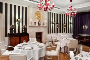 Гостиная зона в The Ashbee Hotel
