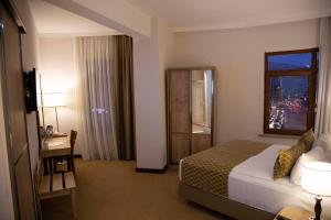 A bed or beds in a room at ATLAS OTELİ
