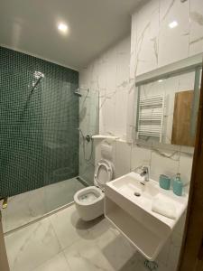 Bathroom sa Velier Apartments 38 and 49