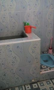 Kamar mandi di Sugi House Toraja - Penginapan Villa Harian Keluarga -Muat 20 orang