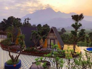 Gallery image of Villa Nhật Hà-Bungalow in Hanoi +18 photos