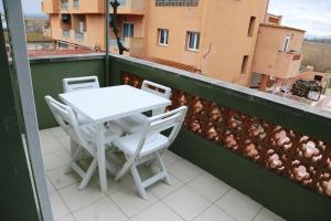 a white table and chairs on a balcony at Pensió Solivent in Sant Martí d'Empúries