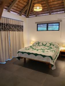 Voodi või voodid majutusasutuse Moorea Lodge toas