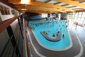 an overhead view of a swimming pool with people in it at LOIRE VELO 3 Appartements Moderne Vélo Parking 30 places vélos Sécurisé Centre Ville Historique Blois in Blois