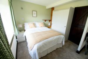 Posteľ alebo postele v izbe v ubytovaní Long Byres Holiday Cottages