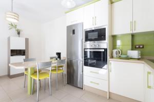 Kuchnia lub aneks kuchenny w obiekcie Home2Book Cozy Apartment Costa del Silencio, Pool