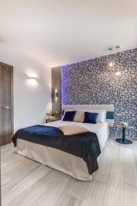Postel nebo postele na pokoji v ubytování Romagna Suite Hotel
